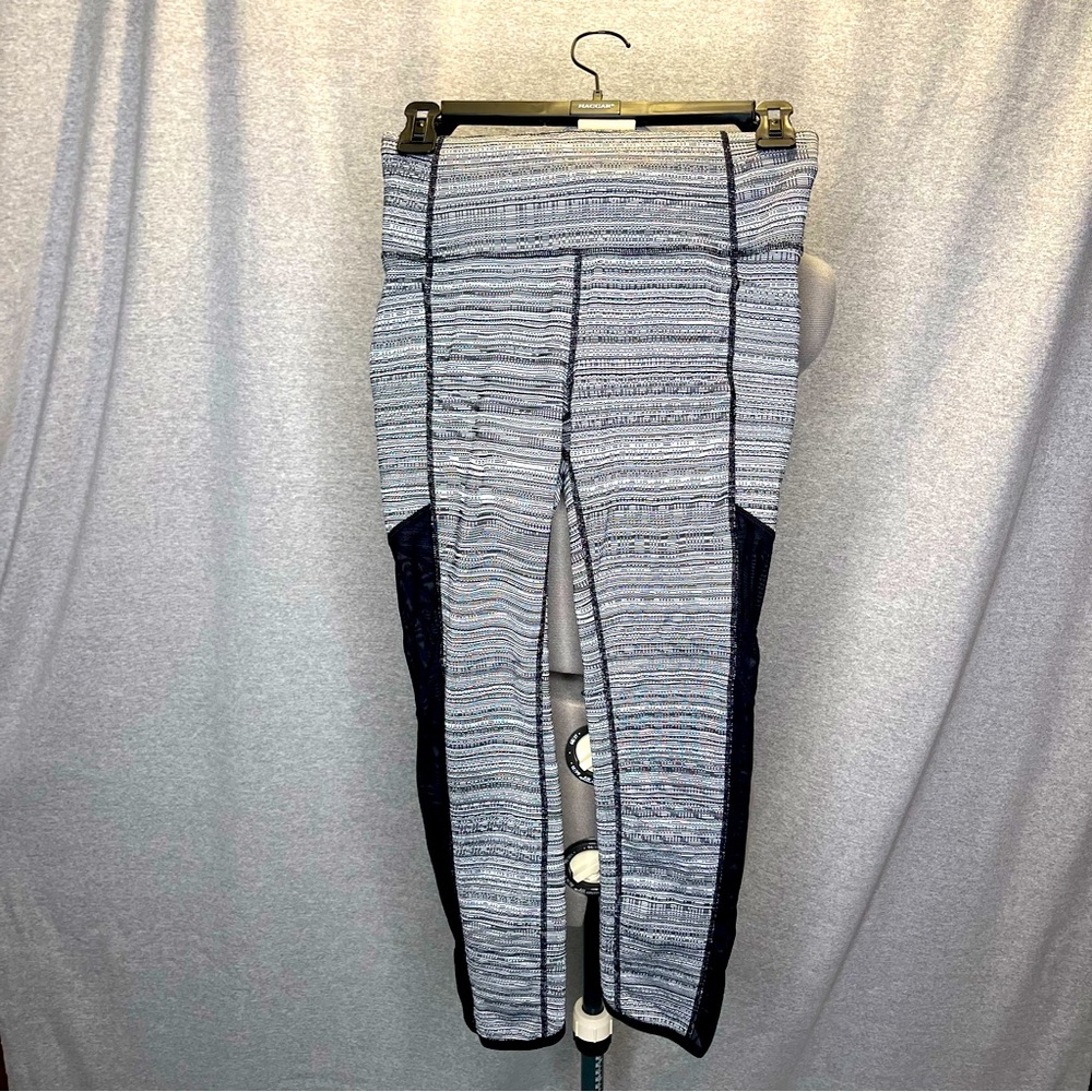 Athleta crop leggings black and white, two pockets, mesh size small